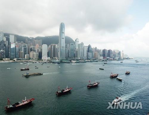 中, '홍콩 사업 위험' 경고한 미국 비판…"개미가 나무 흔들어"