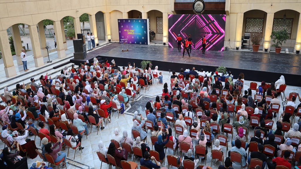 이집트 카이로의 카이로 오페라하우스 야외무대에서 열린 케이팝 월드 페스티벌