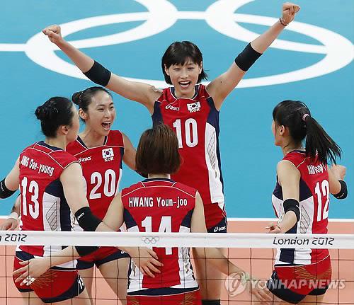 2012년 런던올림픽에서 4강에 진출한 당시 여자배구대표팀과 김연경