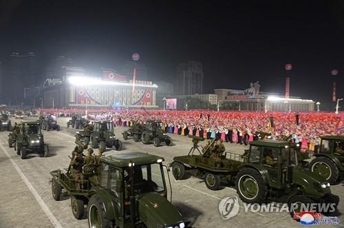 북한, 정권수립 73주년 민간·안전무력 열병식…트랙터 부대