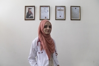 아프간 난민 출신 여의사 