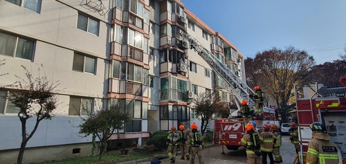 청주 아파트서 불…1명 부상, 5명 대피