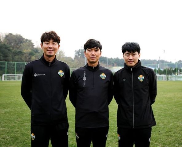 강원FC 하대성(왼쪽부터) 코치, 김성재 코치, 김정훈 전력분석관.