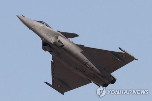 UAE, 프랑스와 라팔 전투기 80대 등 구매 계약