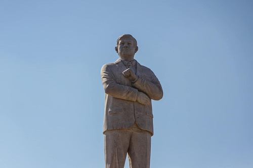 훼손되기 이전의 멕시코 대통령 동상
