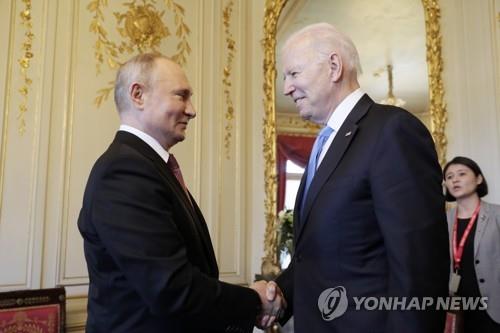 푸틴 대통령(왼쪽)과 바이든 대통령