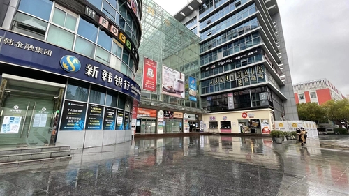 상하이의 한인타운인 민항구 훙취안루 일대 거리