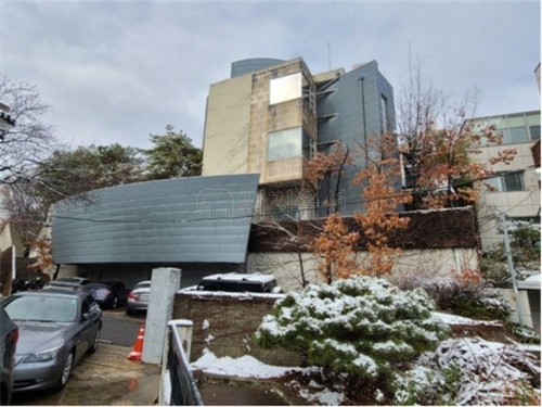 법원경매로 나온 현재현·이혜경 공동명의 성북동 단독주택
