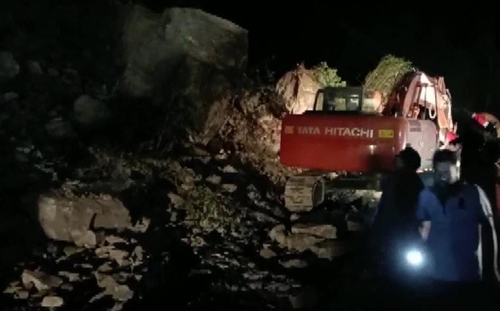 인도 북부서 공사 중인 터널 붕괴로 10여명 갇혀