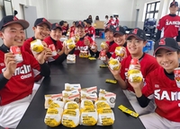 [게시판] 신세계푸드, 인천지역 중학교 야구부에 간식 정기지원