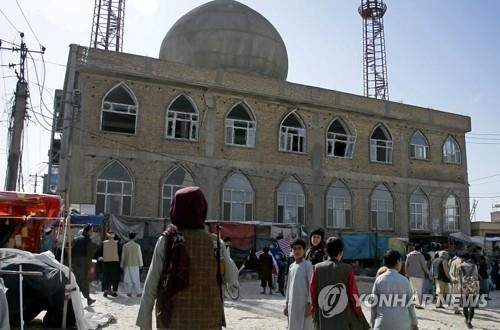  4월 폭탄공격이 발생한 아프간 마자르-이-샤리프 모스크(기사내용과는 상관 없음)