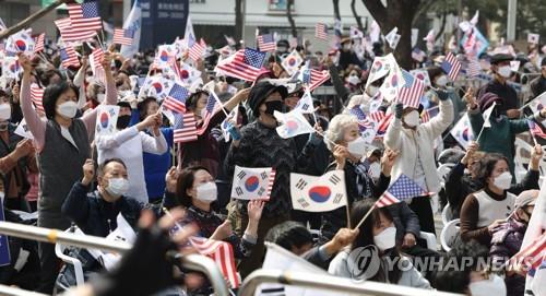 주말 도심 곳곳 집회…용산서는 "돌봄노조 출범" 행진