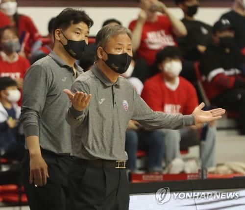 조동현 감독과 유재학 전 감독