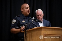 텍사스총격 '부실대응' 경찰서장, 겸직 시의원 자리서 뒷북 사퇴