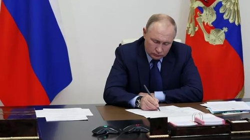 푸틴, '산업통상부 장관 부총리직 겸직' 대통령령에 서명