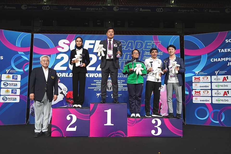 한국이 종합우승을 달성한 세계유소년태권도선수권대회 남자부 시상식 모습. 