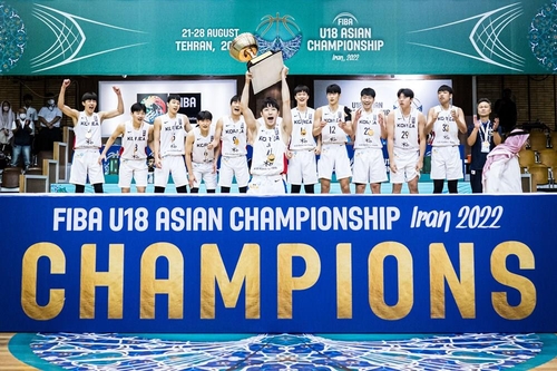 한국, 일본에 10점 차 역전승…U-18 아시아농구 22년 만에 우승(종합)