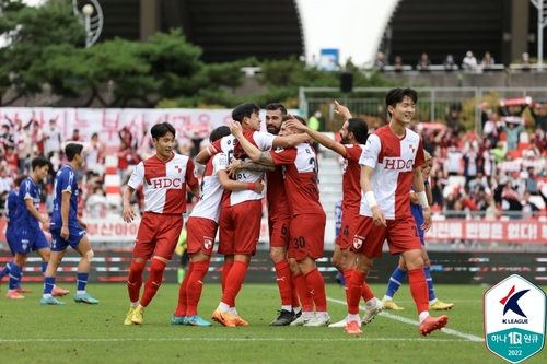 프로축구 K리그2 최하위 부산, 갈길 바쁜 충남아산에 4-0 대승(종합)