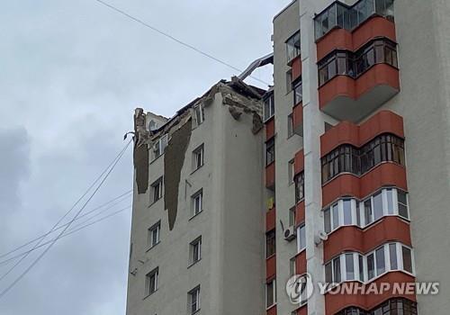 포격 피해 본 러시아 벨고로드 지역 아파트