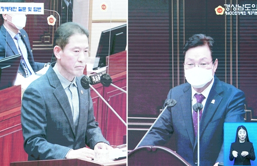 설전 벌인 박완수 지사(오른쪽)와 민주당 유형준 도의원