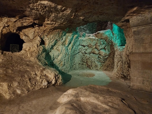 2천년 전 예수가 자란 지하동굴 집터