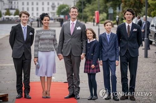 '왕실지위 박탈' 덴마크 왕자 가족, 미국으로 이주 계획