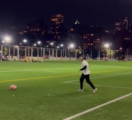 연습 중인 카타르 여자 축구 국가대표팀 선수