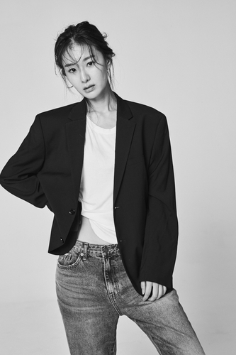 [방송소식] '파친코' 현리, 일본 배우 마치다 게이타와 결혼