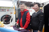  "부모가 돼주겠다는 다짐"…마음 따듯한 세탁소 부부