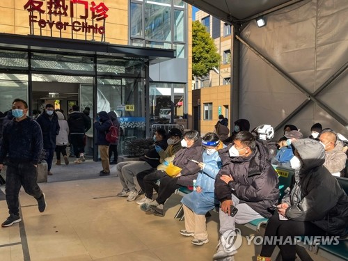 중국 감염병 전문가 "상하이 주민 1천만명 이상 코로나19 감염"