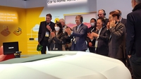 [CES 현장] 삼성 부스 찾은 BMW 회장, 전장 기술 시연에 박수
