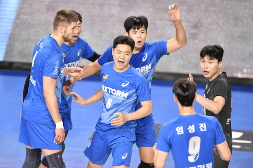 한국전력, 현대캐피탈에 역전승…임성진 시즌 최다 18득점