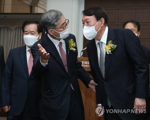 신평 변호사와 윤석열 대통령(당시 대선 후보)