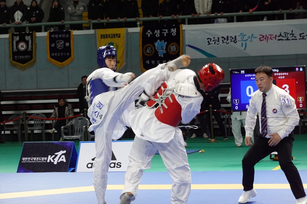 남자 80㎏급 박우혁(왼쪽)의 경기 모습.