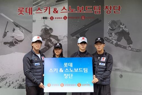 지난해 창단한 롯데 스키·스노보드팀. 오른쪽 이채운, 왼쪽에서 두 번째가 최가온.