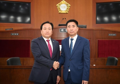 '본회의 중 퇴장' 오산시장 8일 만에 시의회에 사과…갈등 봉합