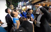 이재명에 치킨 뼈 그릇 던진 60대 2심도 집행유예