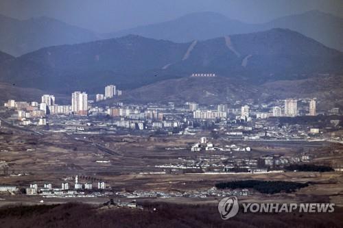 북한 개성의 농촌과 주택가
