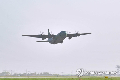 이륙하는 C-130J 수송기[연합뉴스 자료사진]