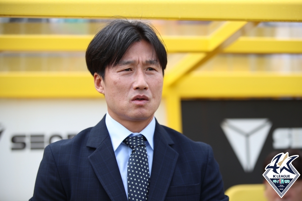 광주FC의 이정효 감독