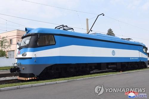 2020년 10월 북한이 개발했다는 신형 6축 전기기관차 