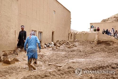 아프가니스탄 고르주의 홍수 피해지 모습.