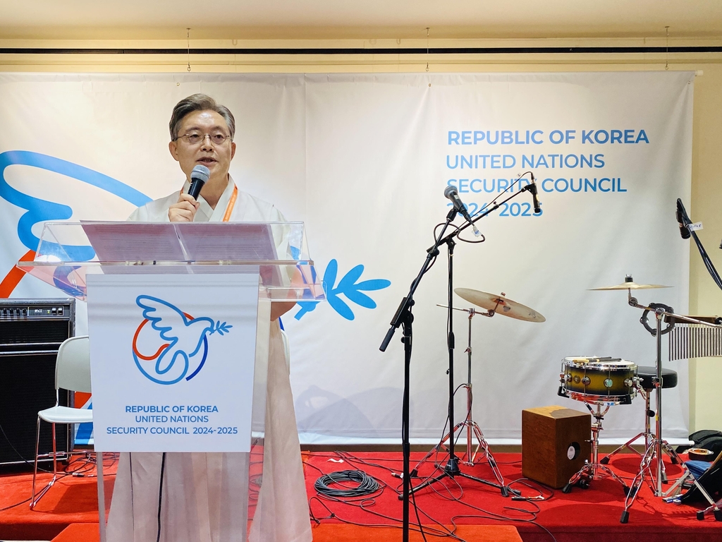 한국의 안보리 진출을 위한 마지막 리셉션에서 발언하는 황준국 주유엔대사