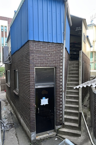 샤워기 1대로 14명이, 대변기도 없어…광산구 공무직 쉼터 실태