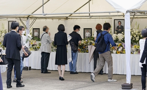 아베 1주기 행사 도쿄서 열려…기시다 "헌법개정 유지 잇겠다"(종합)