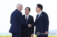 지난 5월 G7회의에서 인사하는 한미일 정상