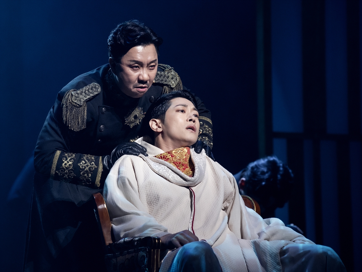 뮤지컬 '곤 투모로우' 박영수 배우(오른쪽)