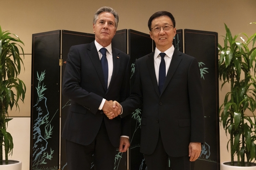 토니 블링컨 미국 국무장관과 한정 중국 국가부주석(오른쪽)