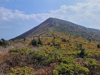 설악산에 올가을 첫 단풍…평년보다 조금 늦어