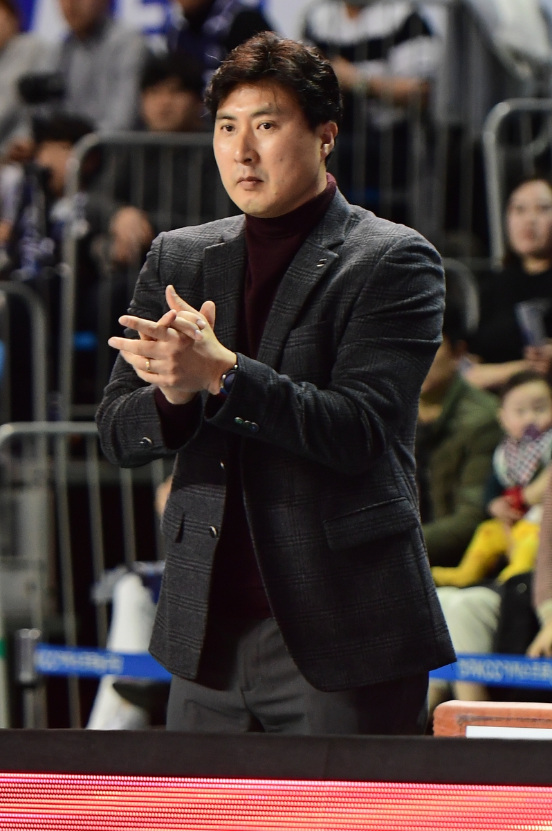 Kim Seung-hwan is the new Sacheon City Hall women’s basketball coach.